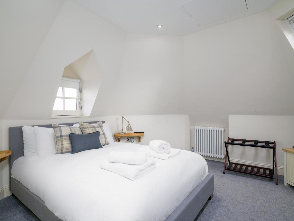 Pass The Keys Historic Ramsay Garden With Balcony Views Apartment EDI