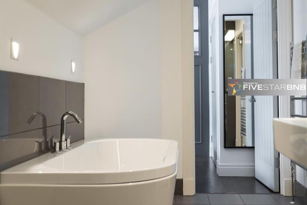 Cool Urban With Stunning Castle Views Edinburgh