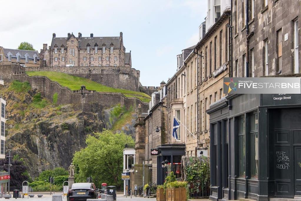 Cool Urban With Stunning Castle Views Apartment
