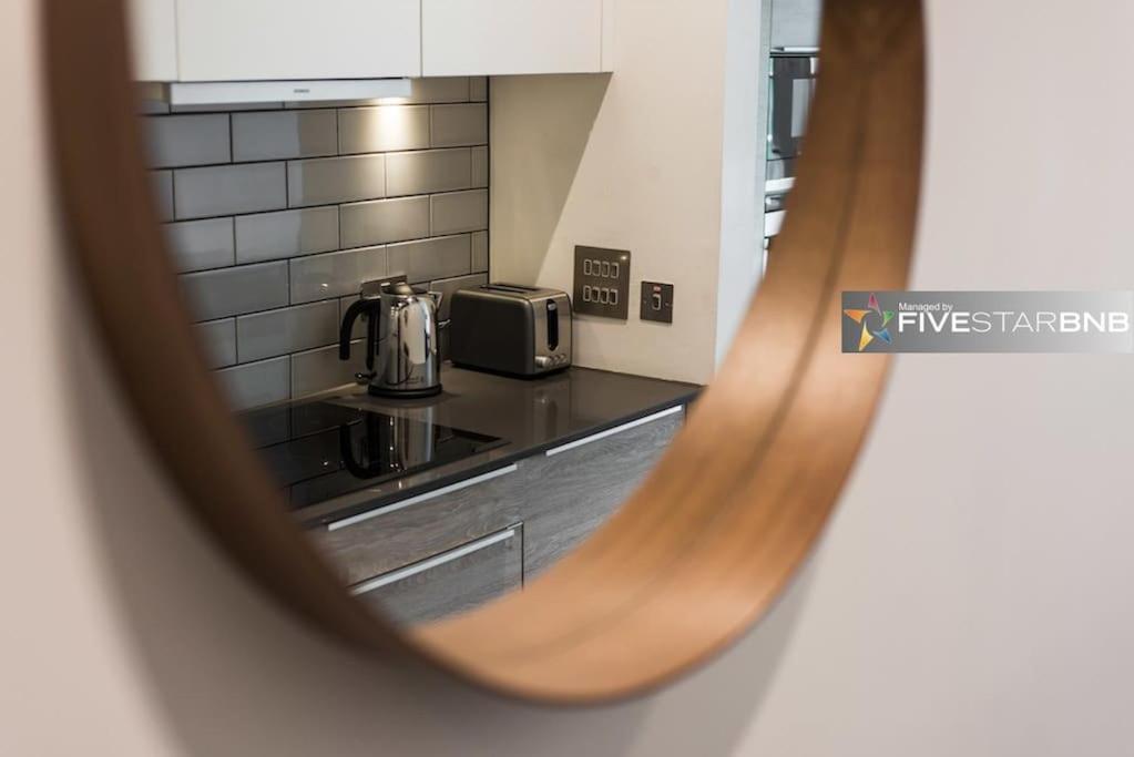 Cool Urban With Stunning Castle Views Apartment