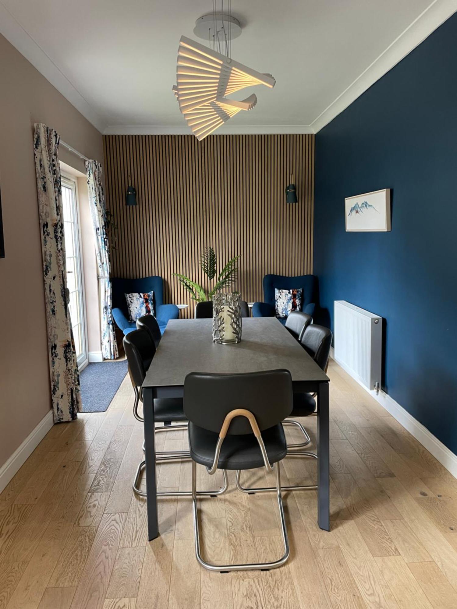 Vakantiehuis Ultra Stylish Furnished In