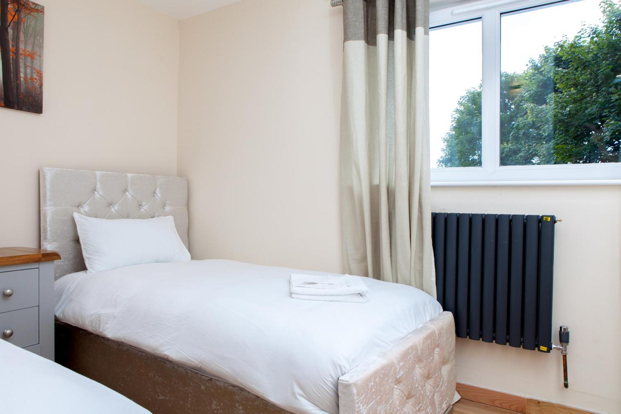 Luxe Arthurs Seat View Townhouse With Hot Tub Edinburgh