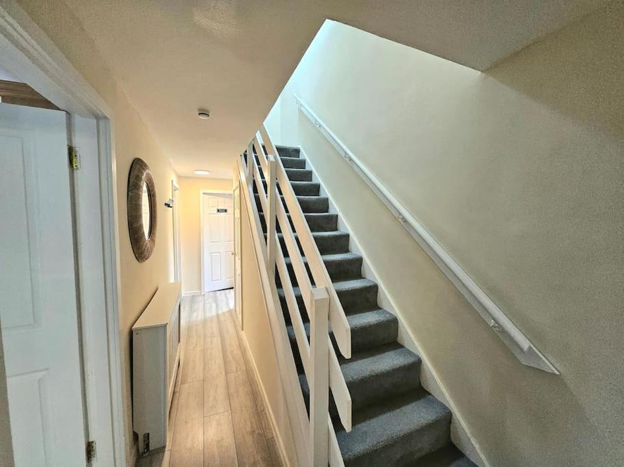 4 Bed House With 6 Beds * EDI