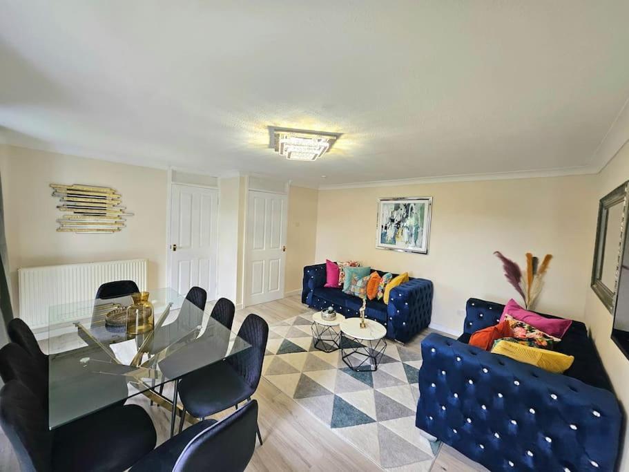 4 Bed House With 6 Beds