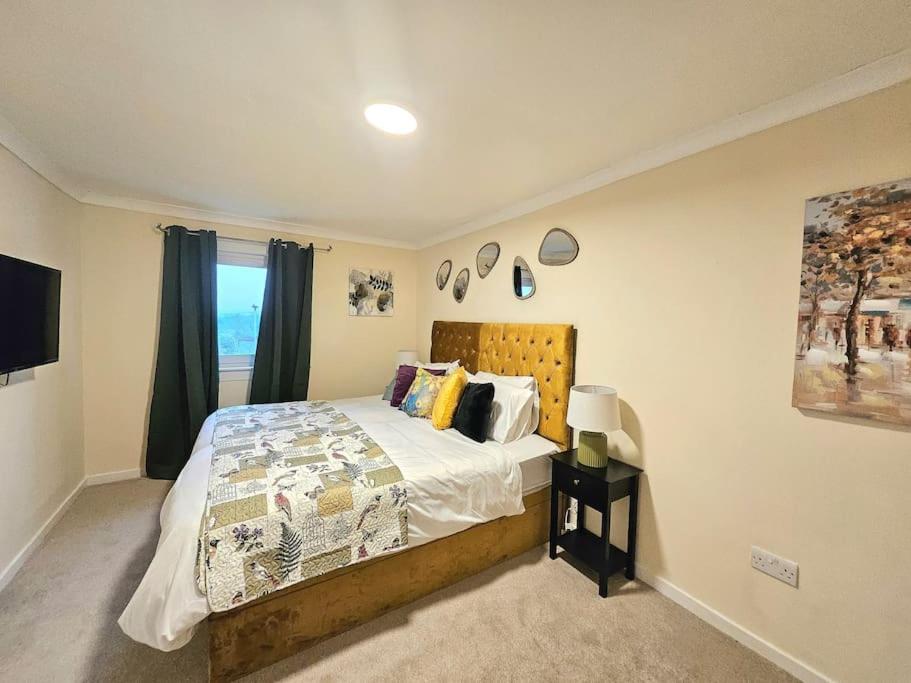4 Bed House With 6 Beds EDI