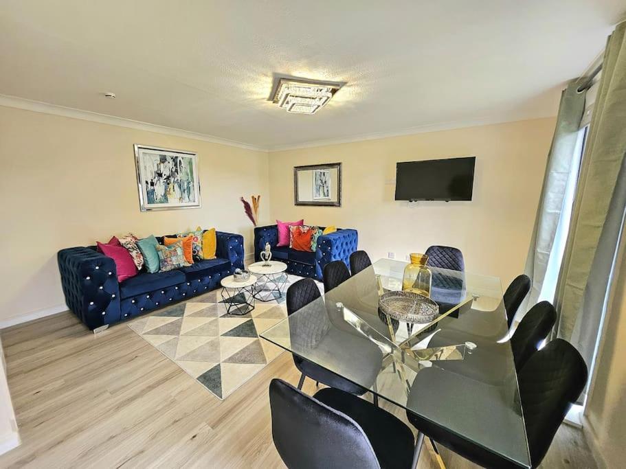 4 Bed House With 6 Beds