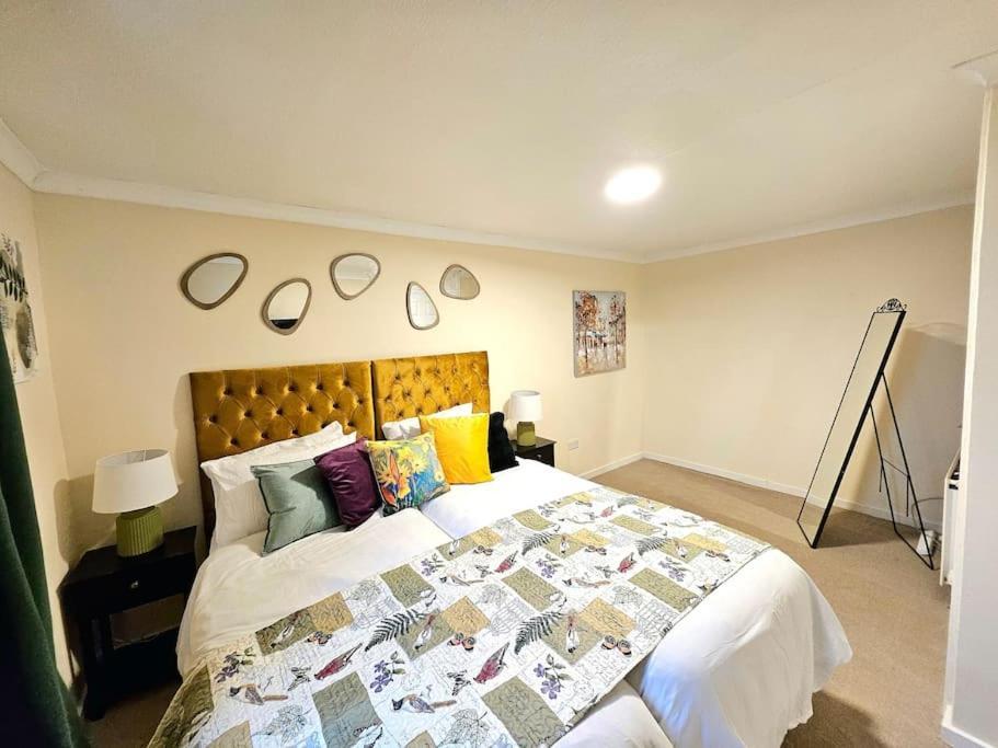 4 Bed House With 6 Beds *