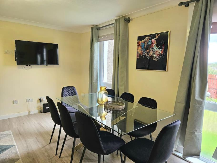 4 Bed House With 6 Beds EDI