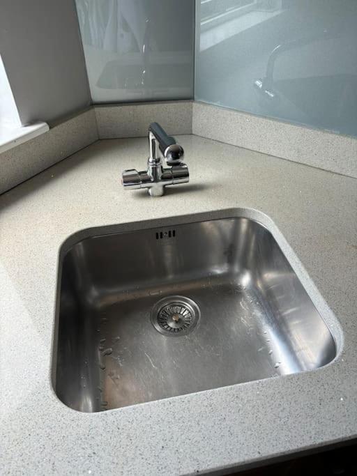 Quiet Central Apartment For Upto 4 People Edinburgh