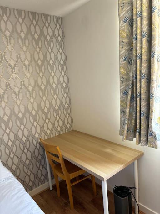 Quiet Central Apartment For Upto 4 People * Edinburgh
