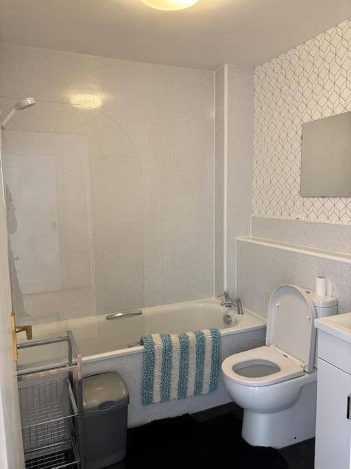 Quiet Central Apartment For Upto 4 People Apartment