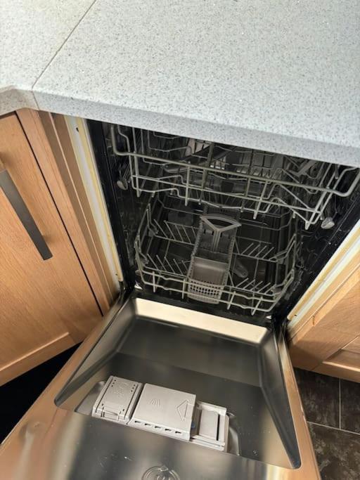 Quiet Central Apartment For Upto 4 People Edinburgh