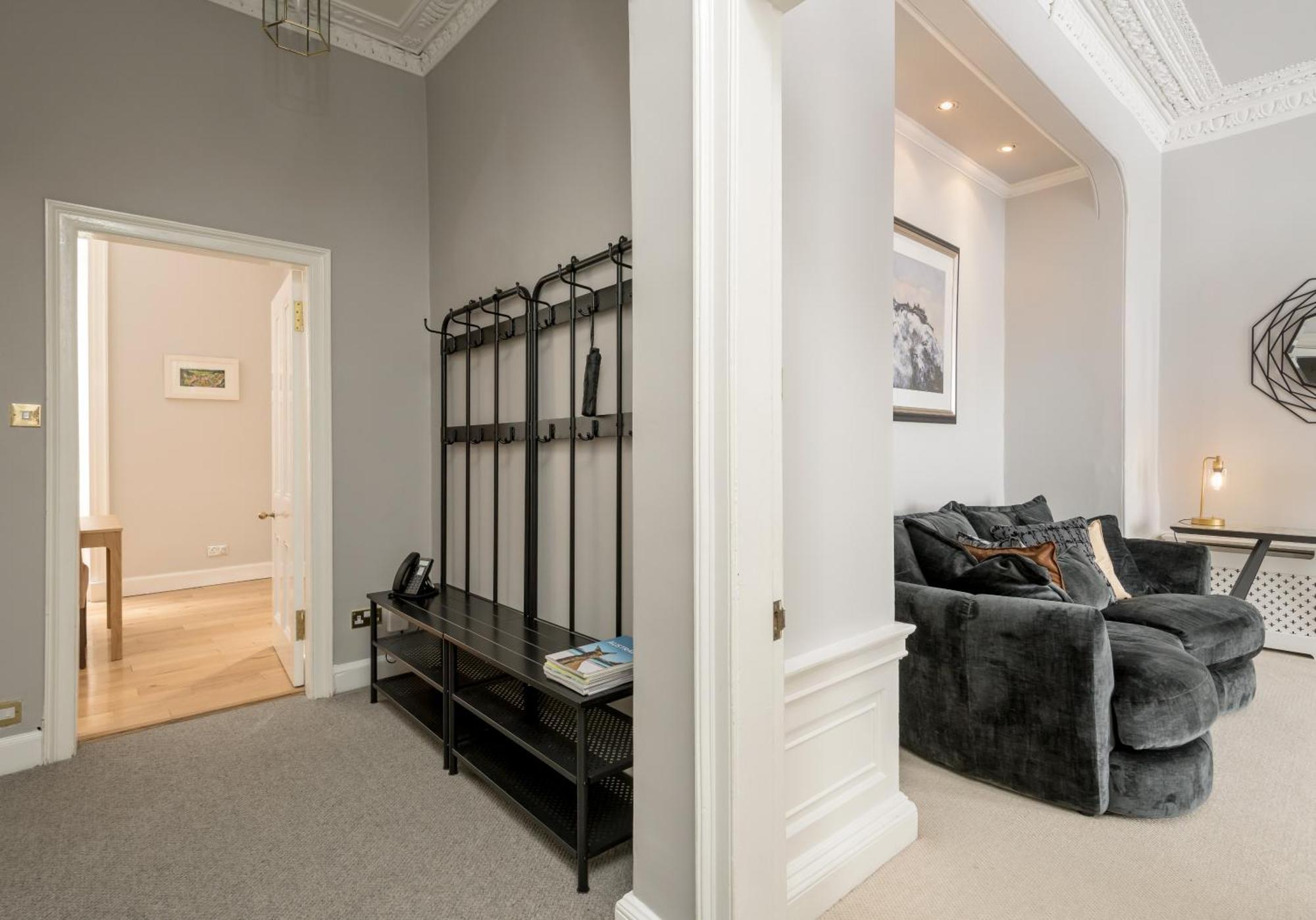 The Gait At Hill Square Apartment *