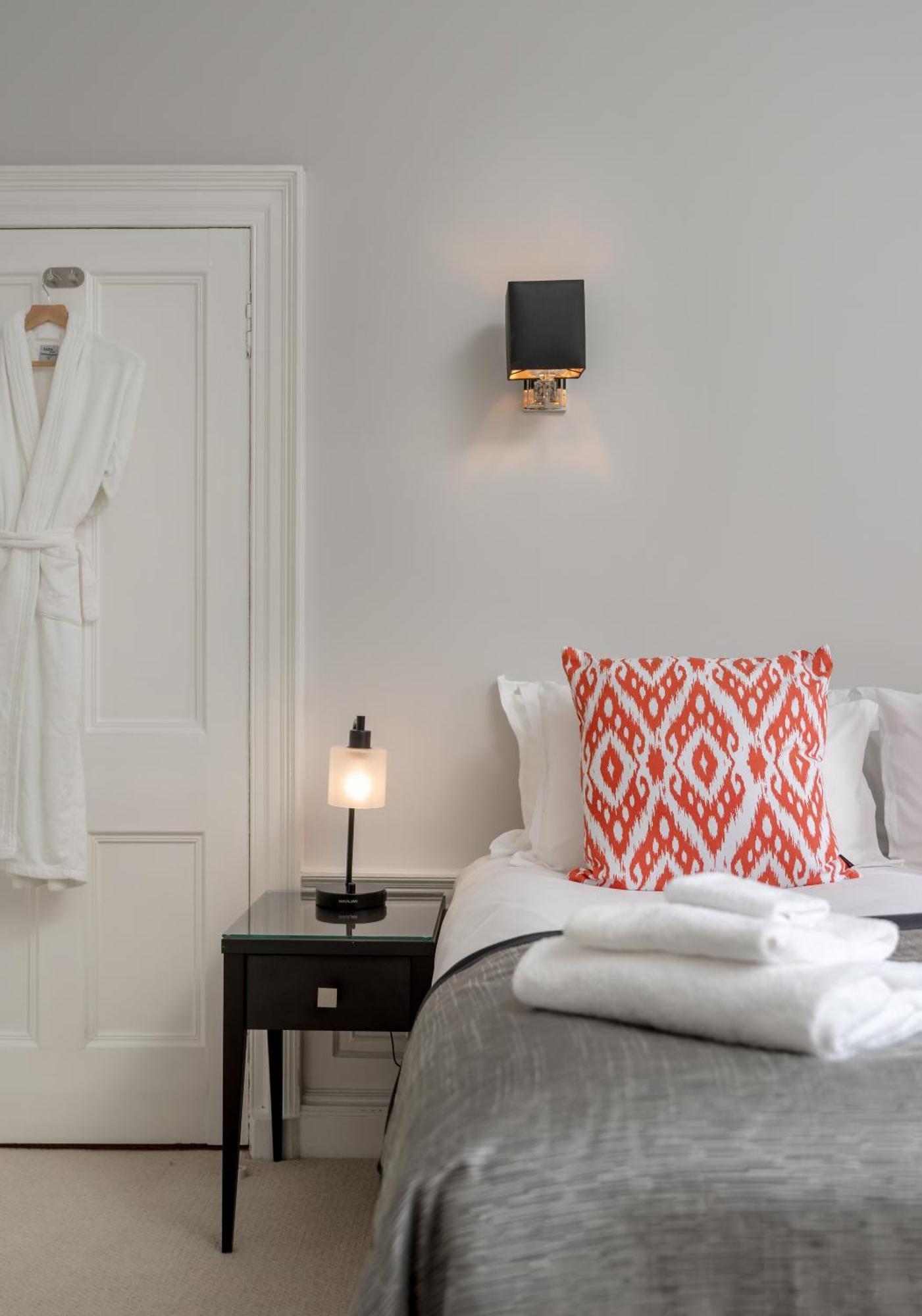 The Gait At Hill Square Apartment *