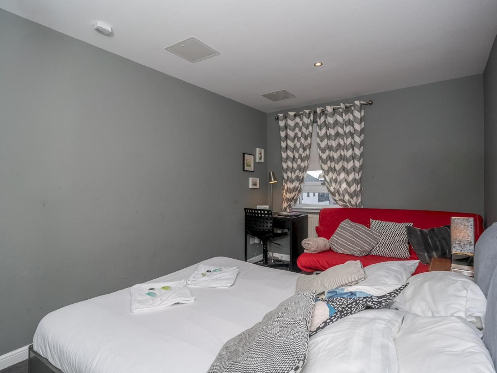 Pass The Keys Cosy Flat Edinburgh