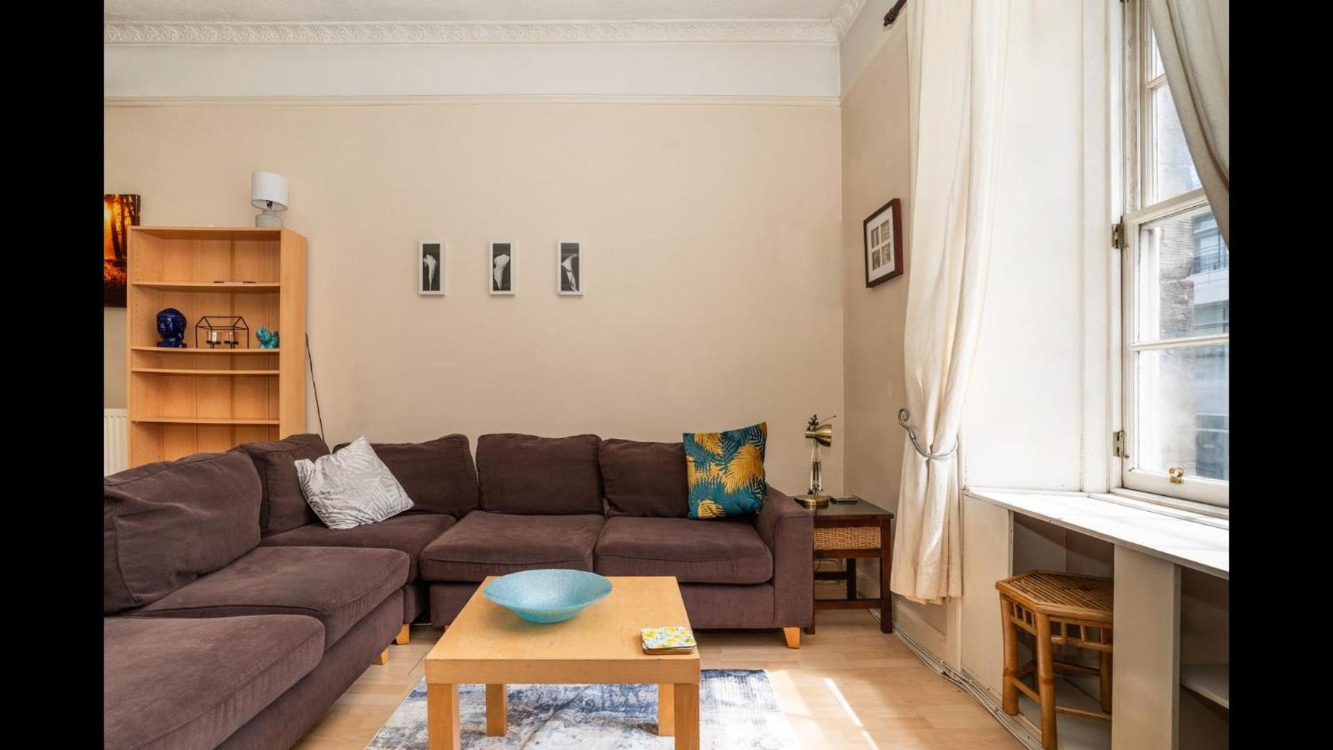 Charming 2bd Flat 10 Minutes To Castle Apartment *