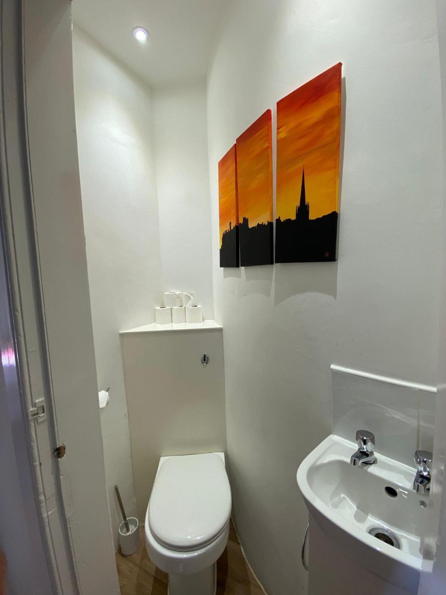 Cute 1 Bedroom Retreat In Beautiful Stockbridge Apartment EDI