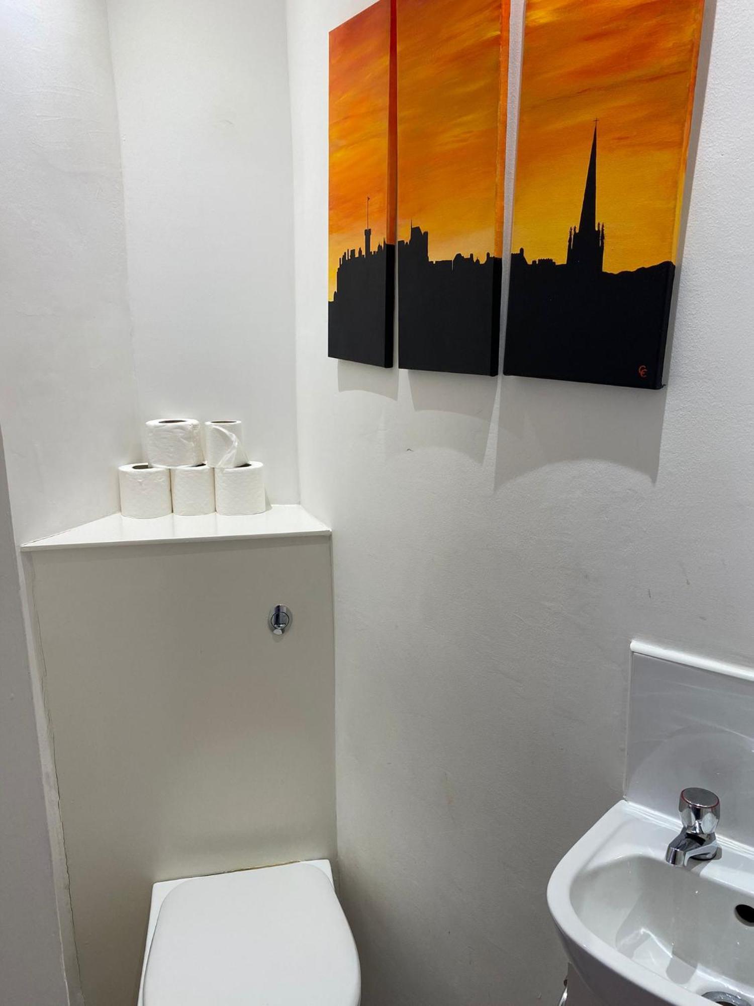 Cute 1 Bedroom Retreat In Beautiful Stockbridge Apartment EDI