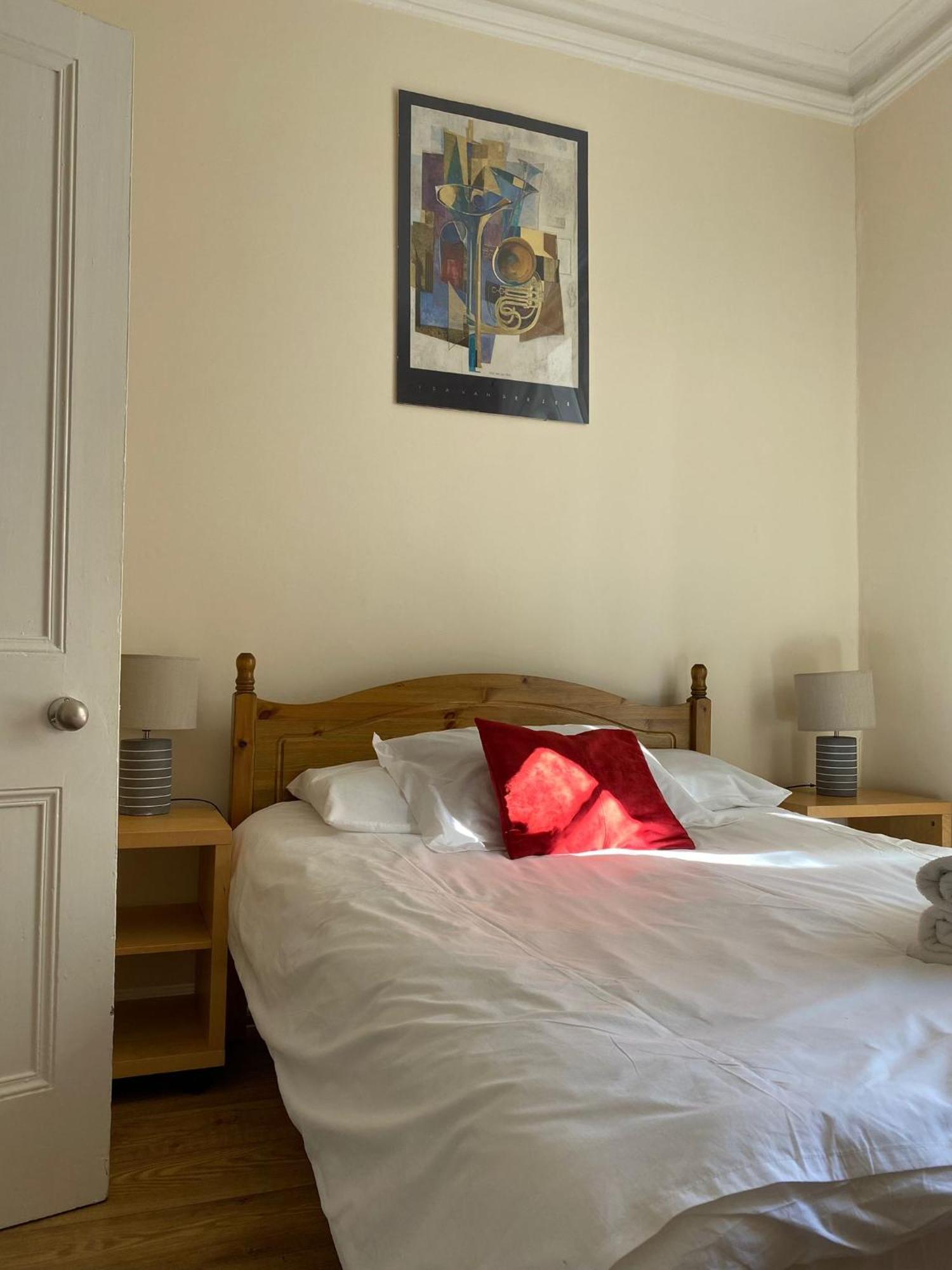 Cute 1 Bedroom Retreat In Beautiful Stockbridge Apartment