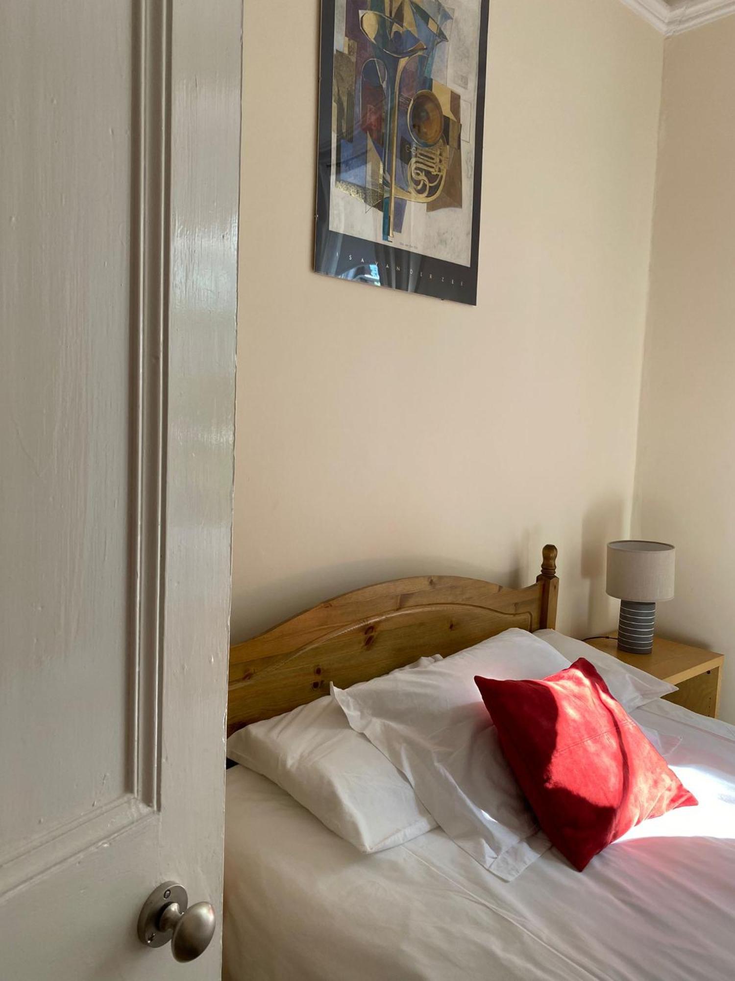 Cute 1 Bedroom Retreat In Beautiful Stockbridge * EDI