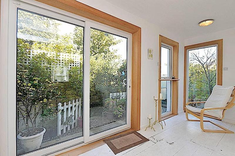 3 Bed Charming Cottage For Share ,, Private Room , Fibre Optik Broadband , Free Parking * EDI