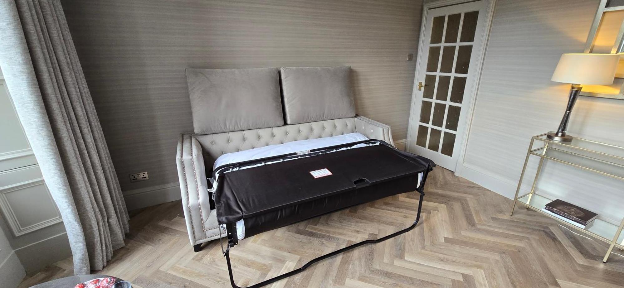 Apartment 2 Bedroom Sofa Bed In Livingroom Castle View 1st Floor Sleeps 6 *
