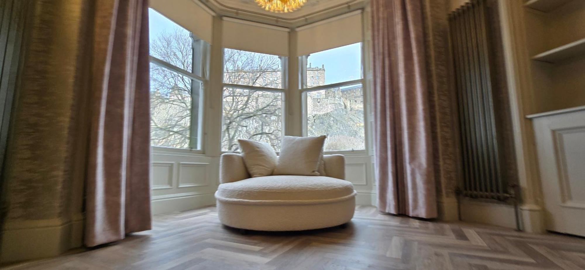 2 Bedroom Sofa Bed In Livingroom Castle View 1st Floor Sleeps 6 Apartment *