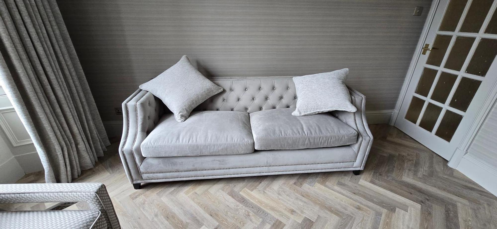 2 Bedroom Sofa Bed In Livingroom Castle View 1st Floor Sleeps 6 Apartment Edinburgh