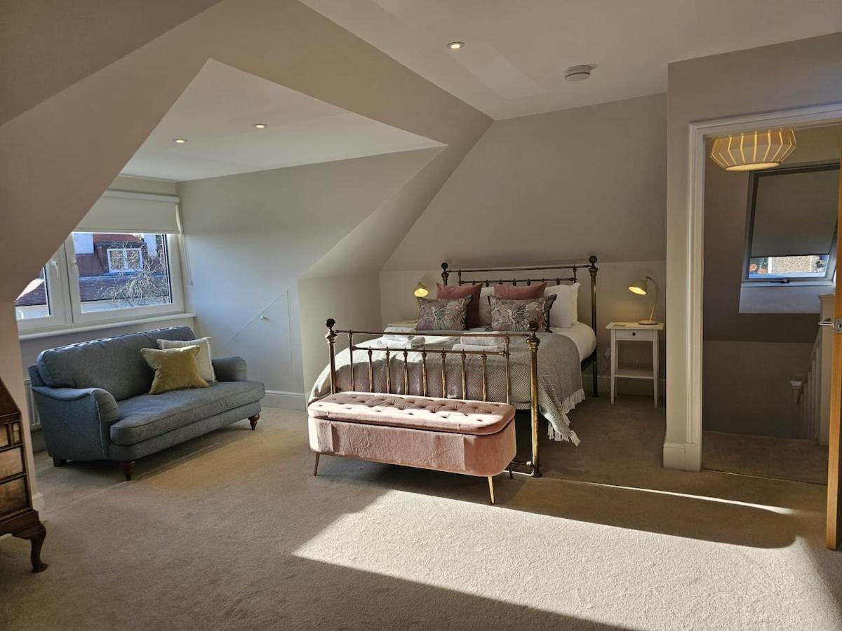 Kaimes Bright Garden Getaway Edinburgh