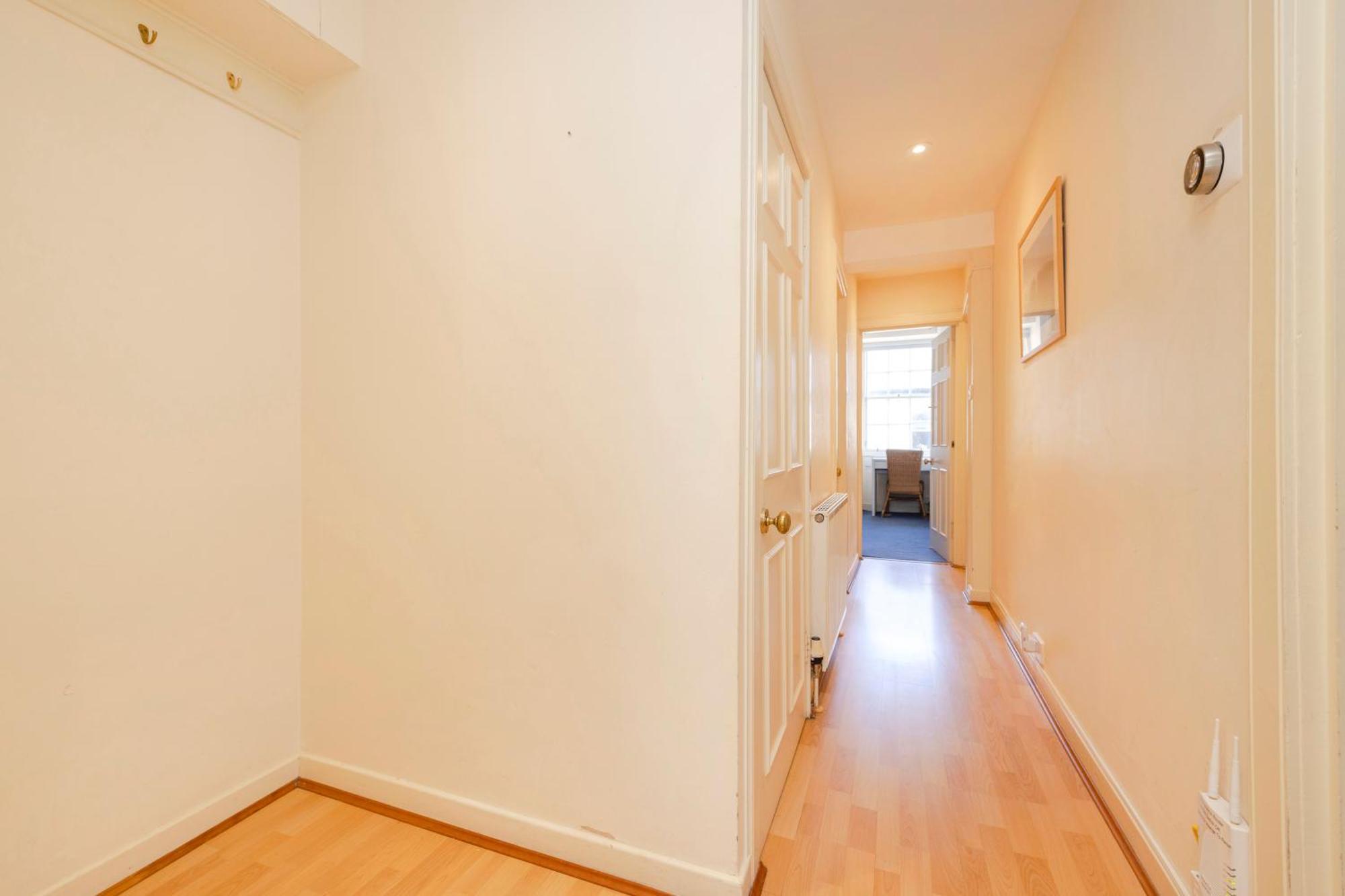 Joivy Gorgeous 2-bed Flat Near Castle Apartment