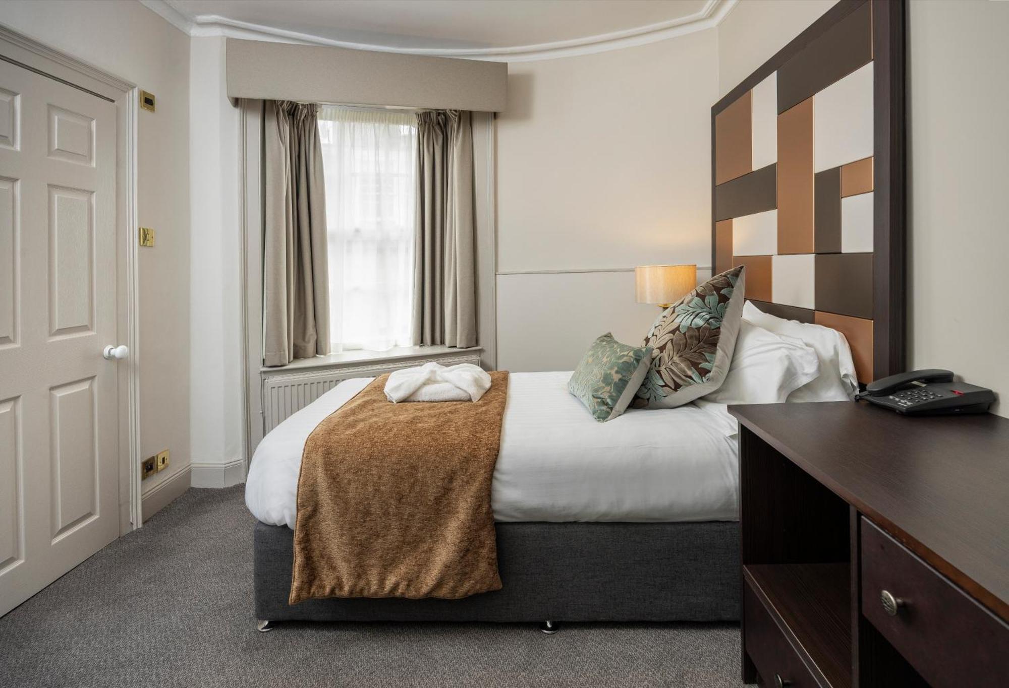 Hotel New Town 4*