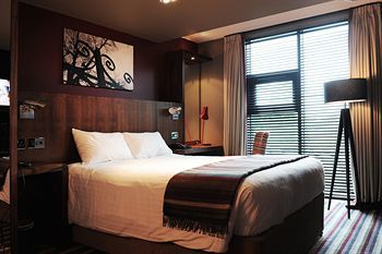 Village 4* Edinburgh