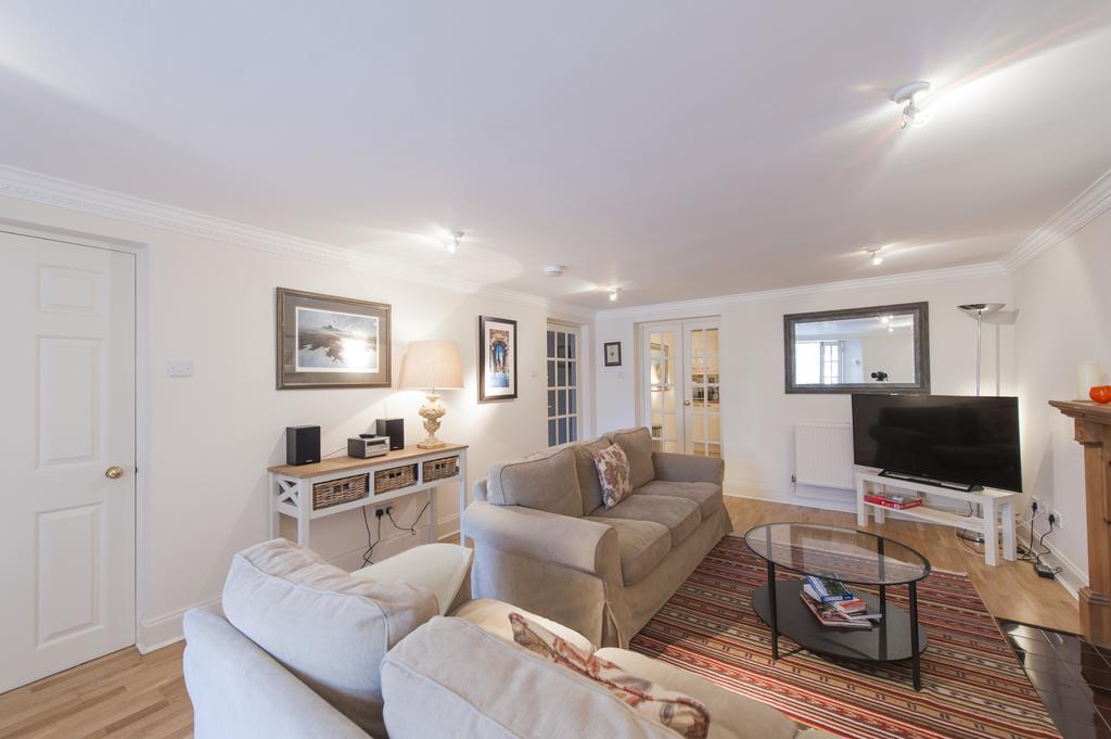 Jamaica Street 7 *