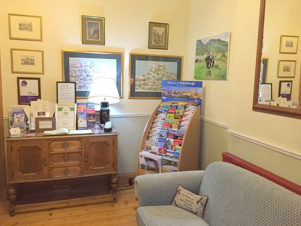 Lauderville Guest house