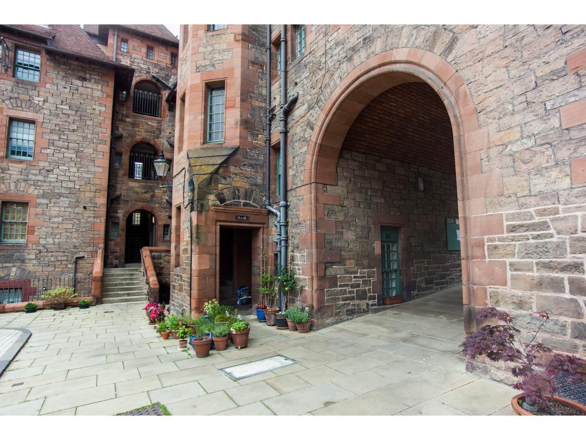 Historic Dean Village Treasure, Sleeps 4 *