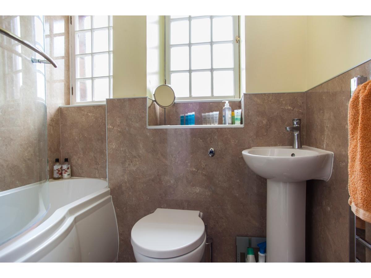 Historic Dean Village Treasure, Sleeps 4 *