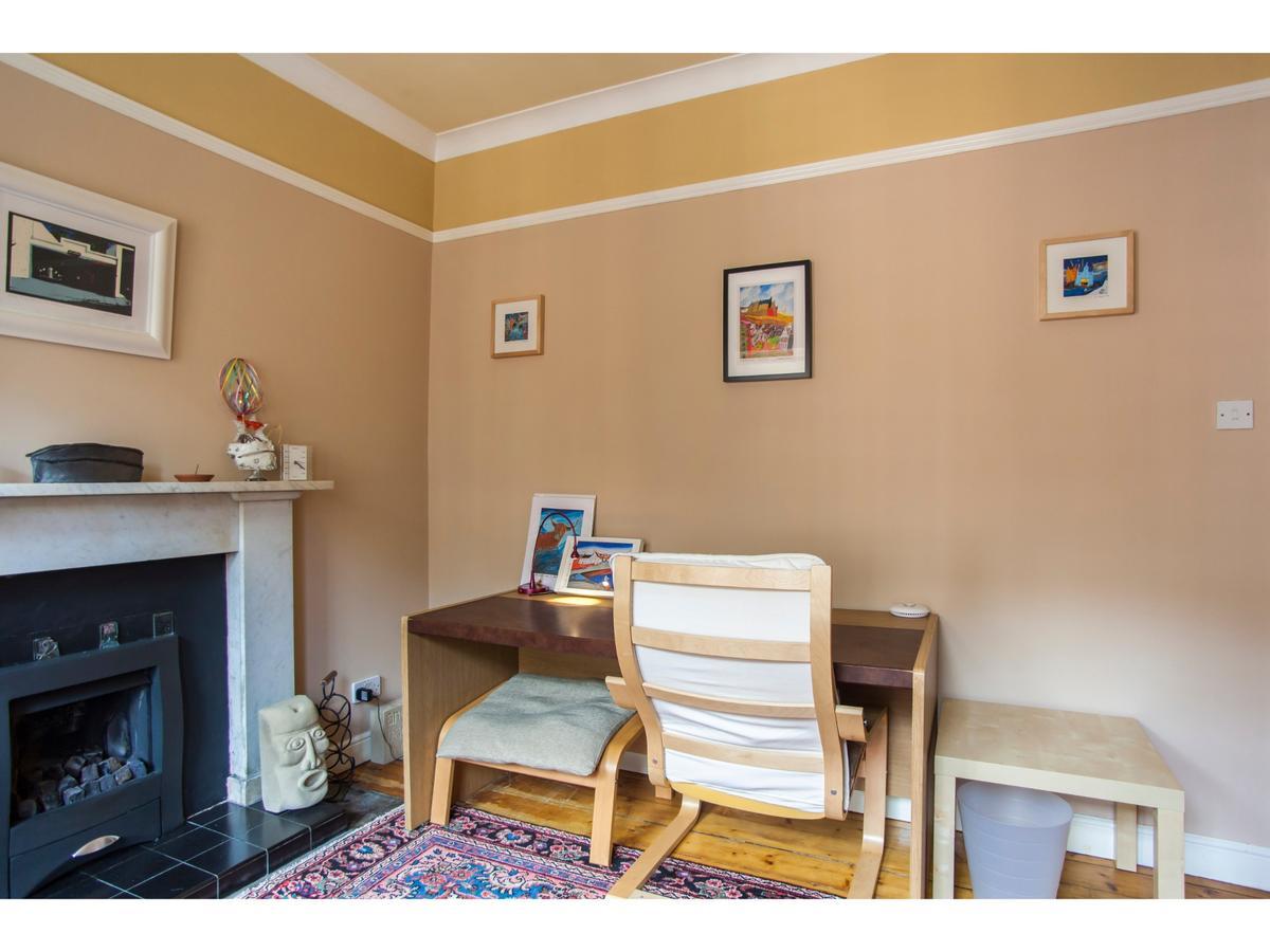 Historic Dean Village Treasure, Sleeps 4 *