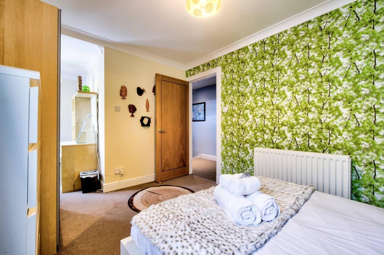 Altido Lovely 3br Townhouse With Free Parking And Balcony