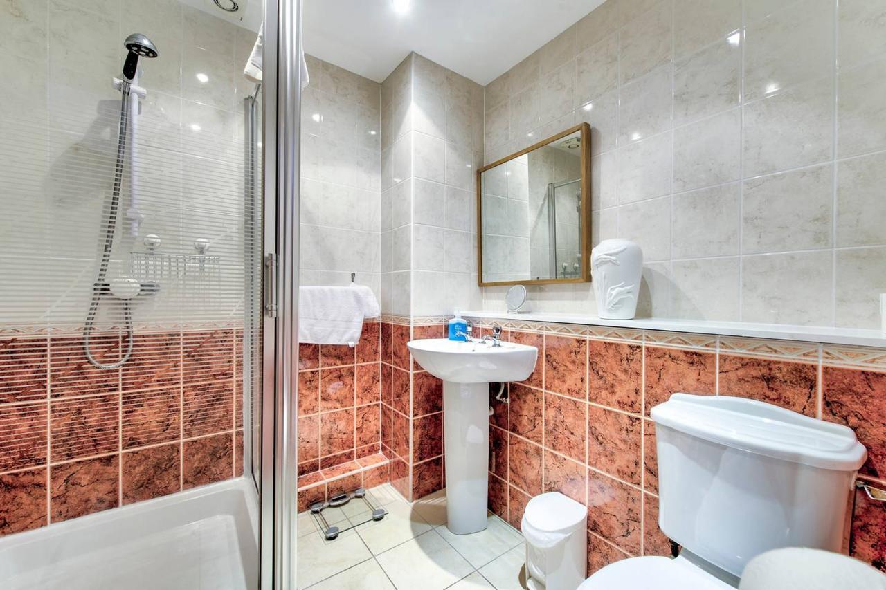 Altido Lovely 3br Townhouse With Free Parking And Balcony * Edinburgh