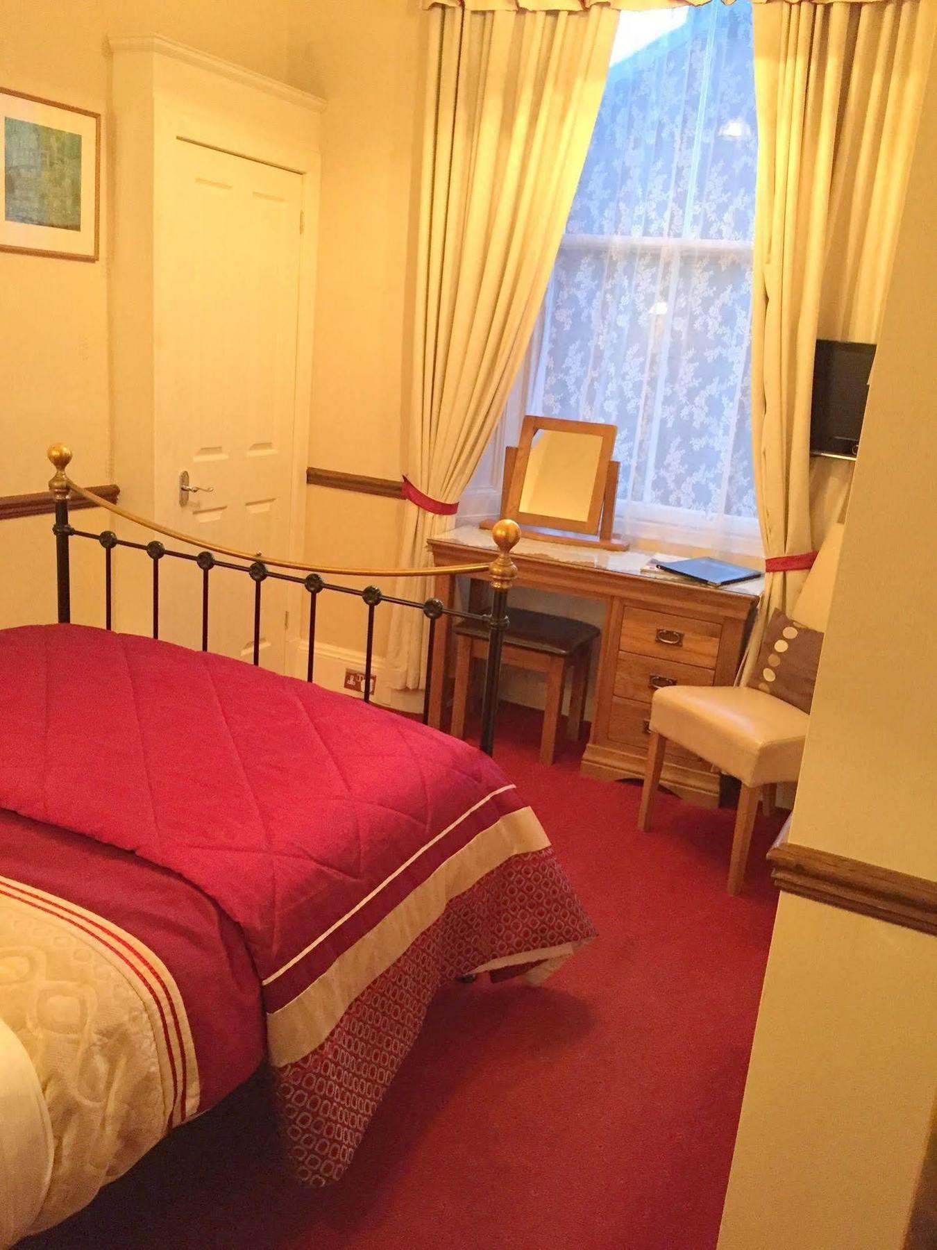 Lauderville Guest house