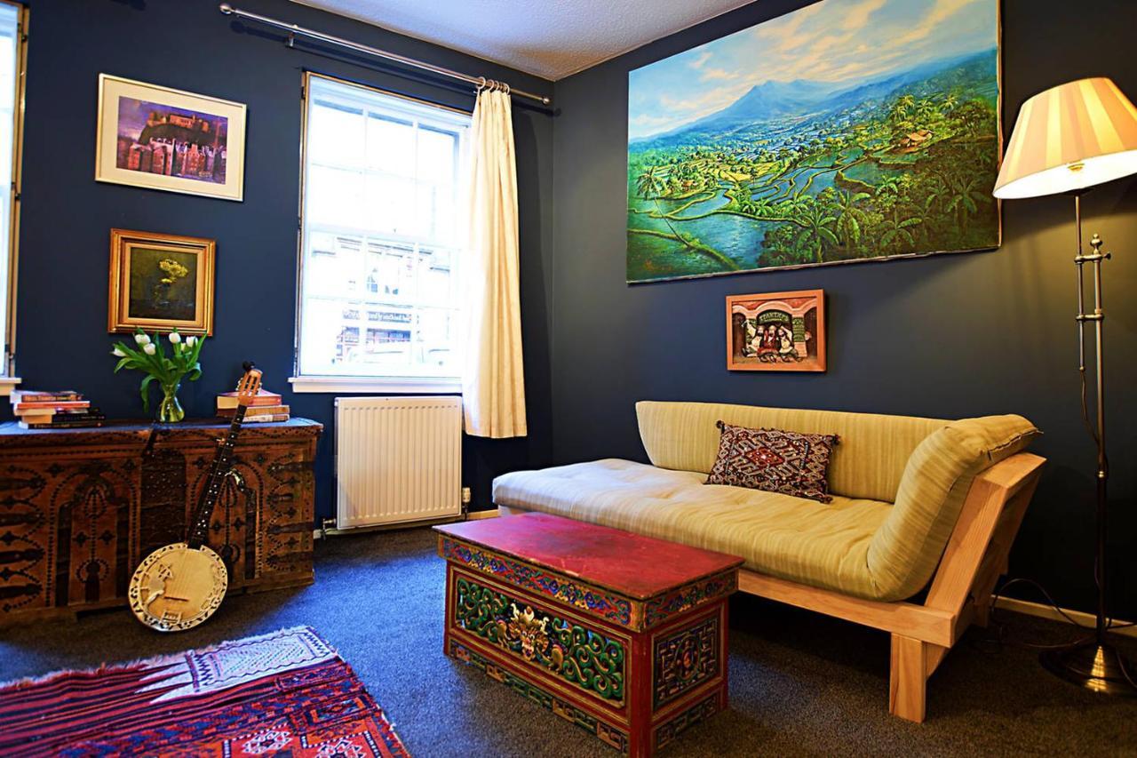Joivy Bohemian Writers Retreat In Old Town