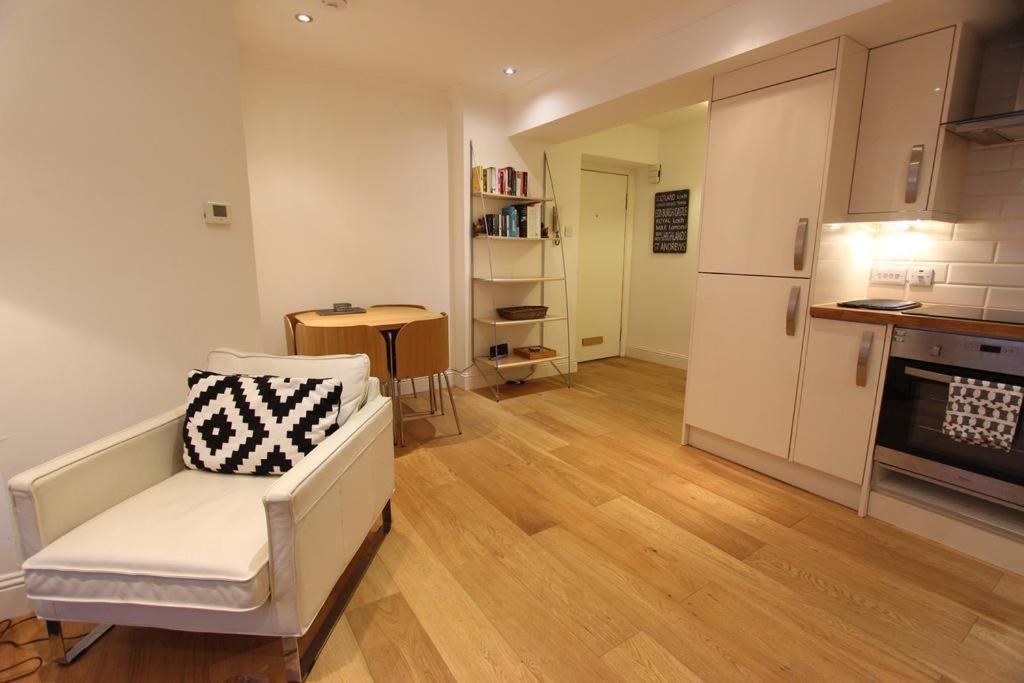 3 New Assembly Close - Royal Mile *