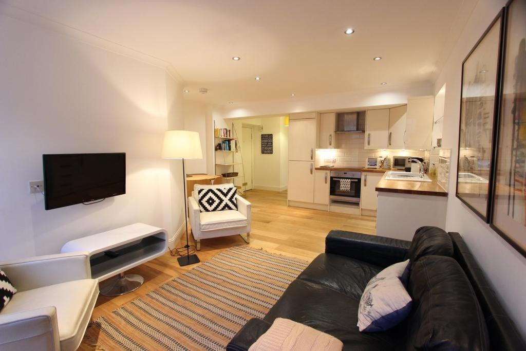 3 New Assembly Close - Royal Mile *