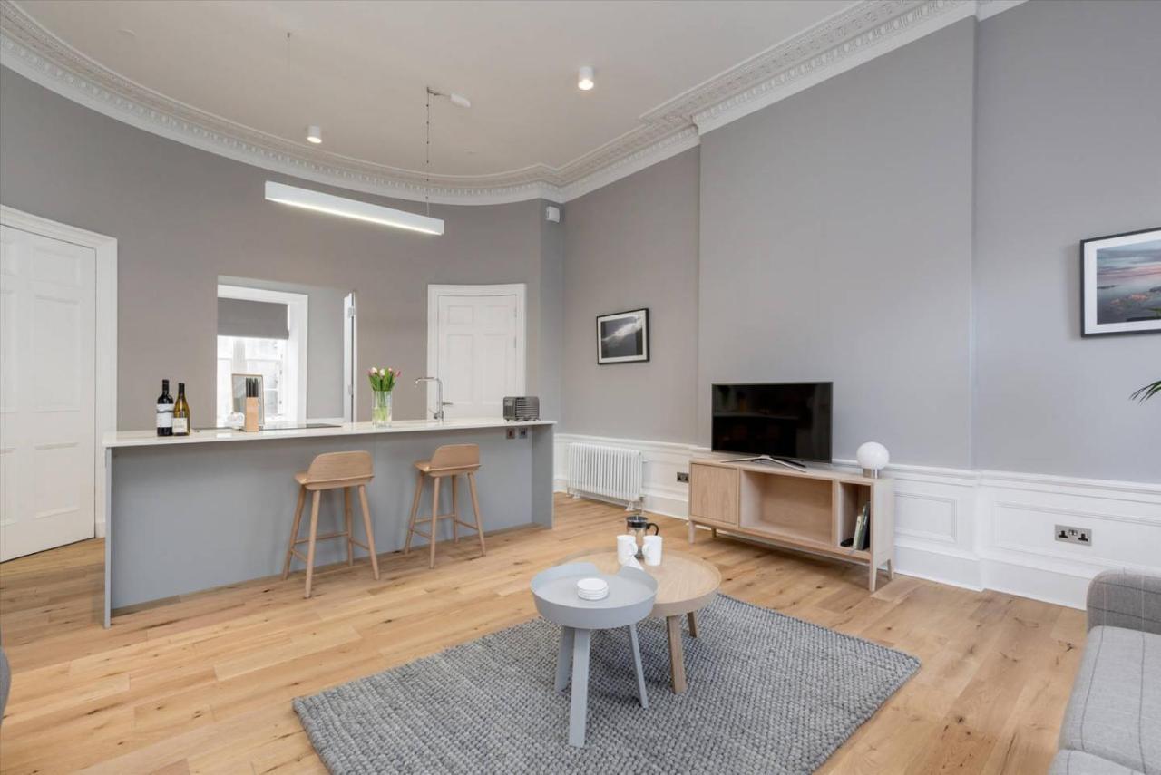 Joivy Spacious And Bright 1bed Apt, Short Walk From Princes Street * Edinburgh