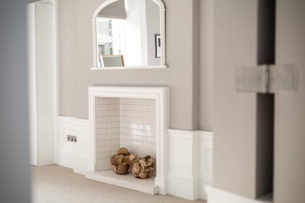 Joivy Spacious And Bright 1bed Apt, Short Walk From Princes Street Apartment