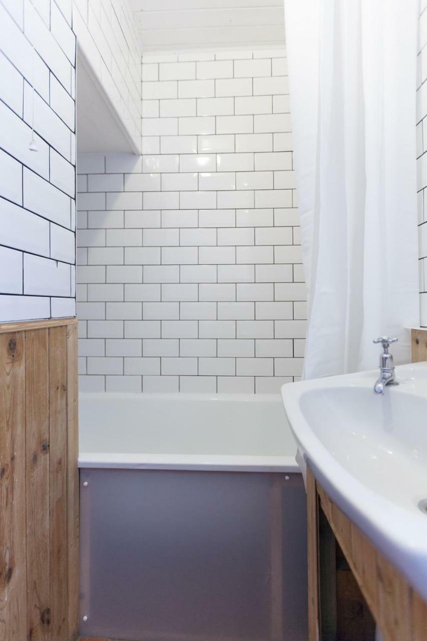 Trendy Urban Retreat In Apartment Edinburgh