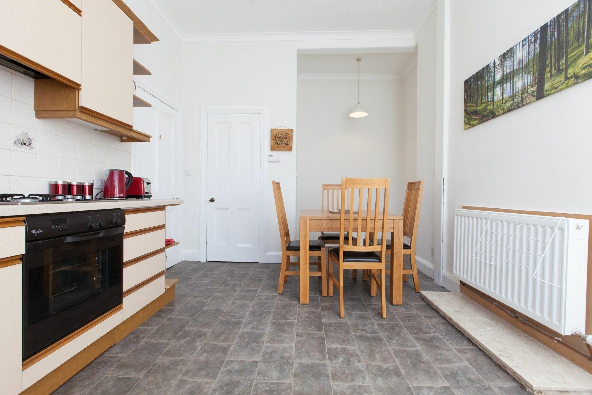 Spacious And Bright Polworth Flat Apartment