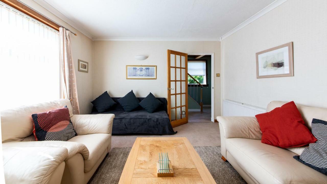 Hébergement de vacances 3 Bed House W/drive & Garden V/fast Wifi Near Bioquarter *