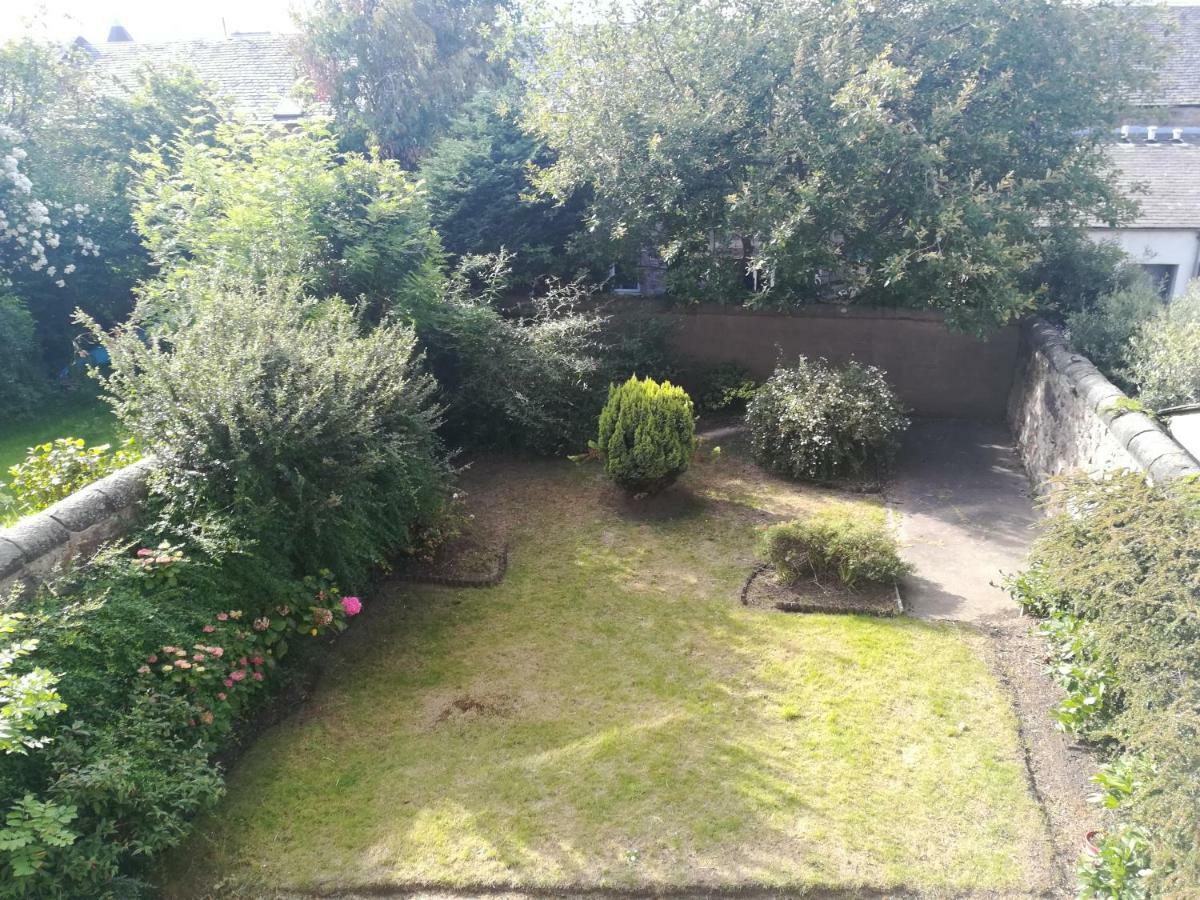 Victorian 3 Bedroom With Free Parking And Private Garden Apartment