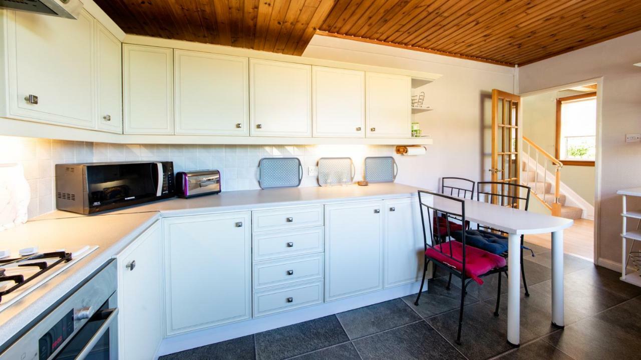 3 Bed House W/drive & Garden V/fast Wifi Near Bioquarter *